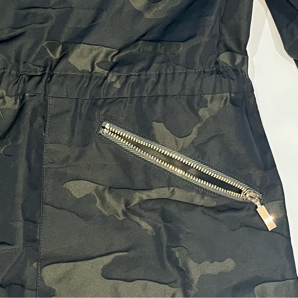 Chico's Zenergy Green Anorak Camo Embossed Full Zip Jacket With Hood Size 8/10 - Picture 4 of 16